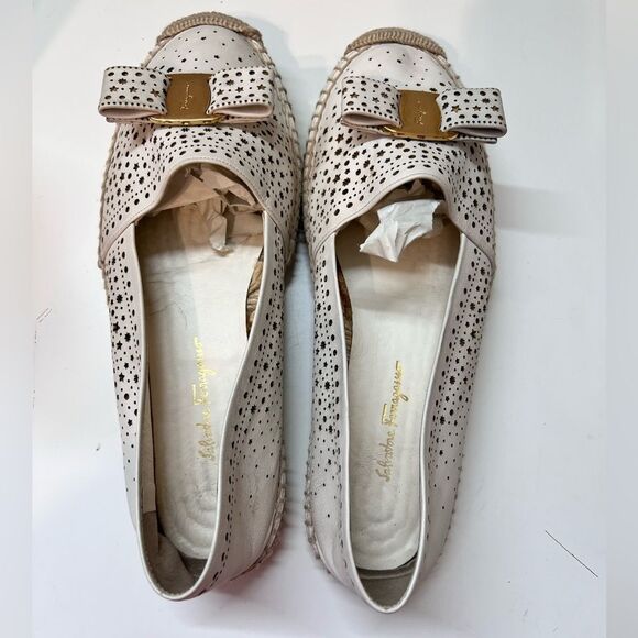 👀Salvatore Ferragamo Creme cut out star leather slip on bow Espadrilles size 9.5 - Picture 9 of 14